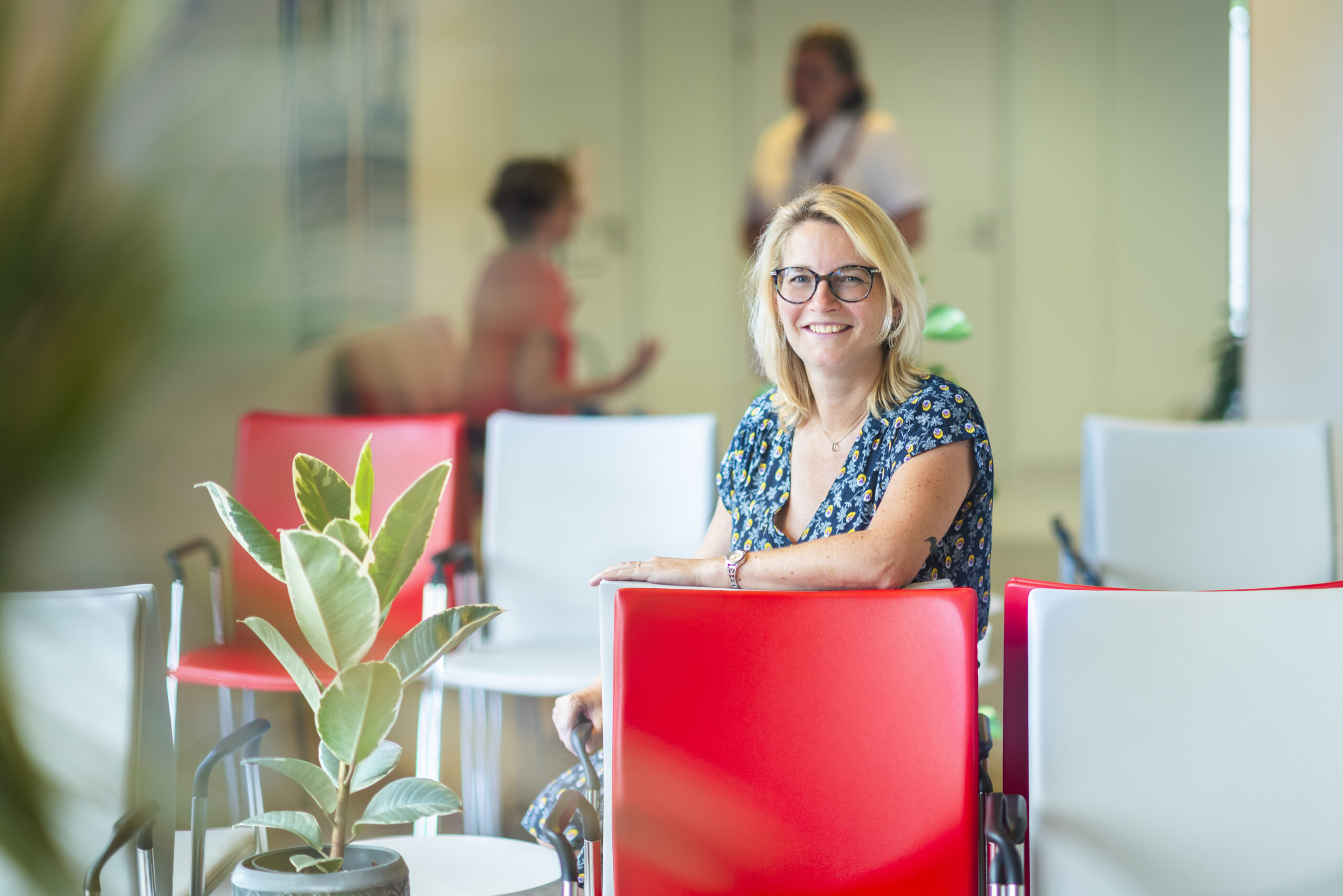 Foto_kleur_MCH Anja Marchal, loopbaanbegeleider en terug naar werk coördinator
